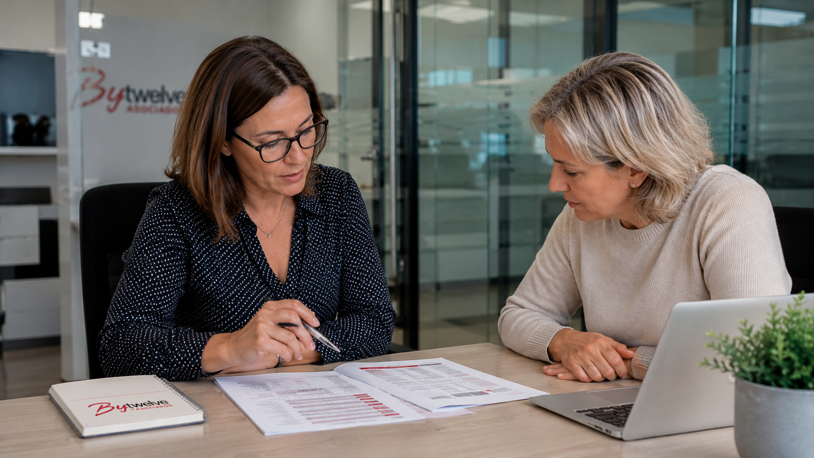 By twelve Franquicias de asesorias y gestorias en madrid GESTION 2